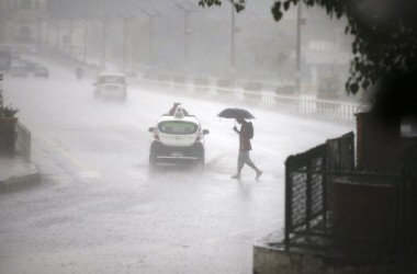 वर्षायाममा गाडी चलाउँदा ख्याल गर्नैपर्ने ७ कुरा_img
