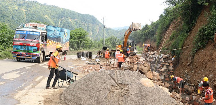 मुग्लिन-मलेखु सडकको म्याद थप, प्रगति ३७ प्रतिशत मात्रै_img