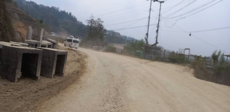 धुलिखेल-खावा सडकमा १५ दिन टिपर चलाउन रोक_img