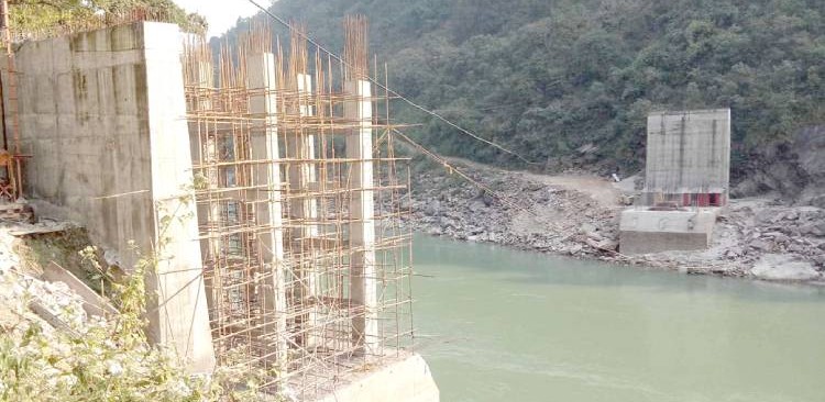 १३ वर्षमा पनि नबनेपछि तोडियो ‘घुमाउने पुल’को ठेक्का_img