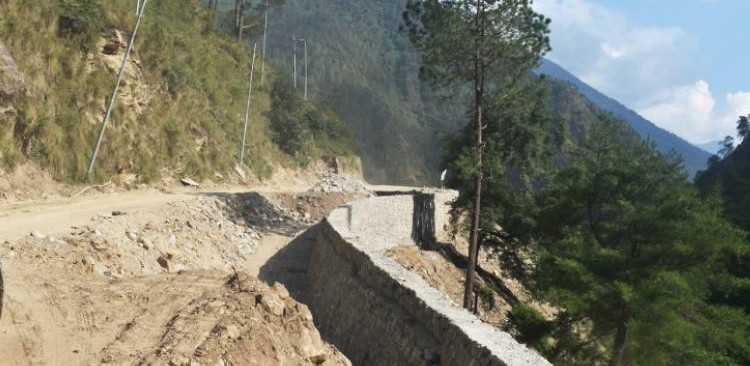 स्याफ्रुबेँसी-रसुवागढी सडक स्तरोन्नति तीव्र, रुख काट्न भने समस्या_img
