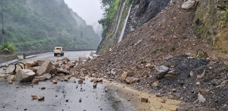 १८ मुख्य राजमार्ग अझै बन्द_img
