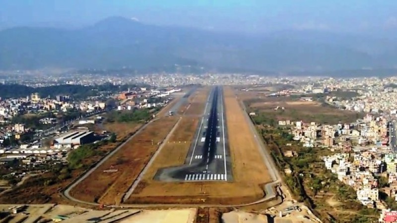 धावनमार्ग भत्किएपछि त्रिभुवन विमानस्थल २० मिनेट बन्द
