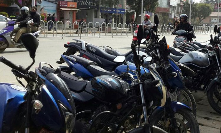 उपत्यकाबाटै हराउँछन्, दैनिक पाँच मोटरसाइकल_img