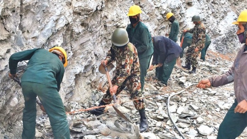 गल्छी-केरूङ अन्तर्राष्ट्रिय राजमार्ग सञ्चालनमा ढिलाइ