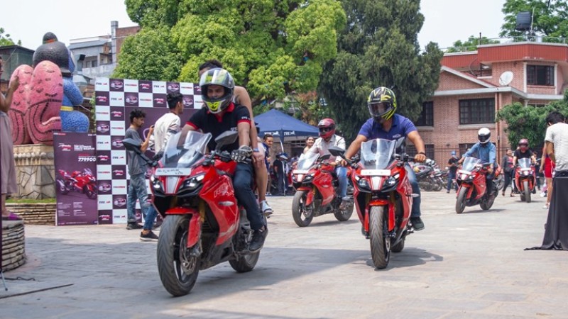 आक्रामक बजार विस्तारको योजनासहित टीभीएस आरआर ३१० (फोटोफिचर)