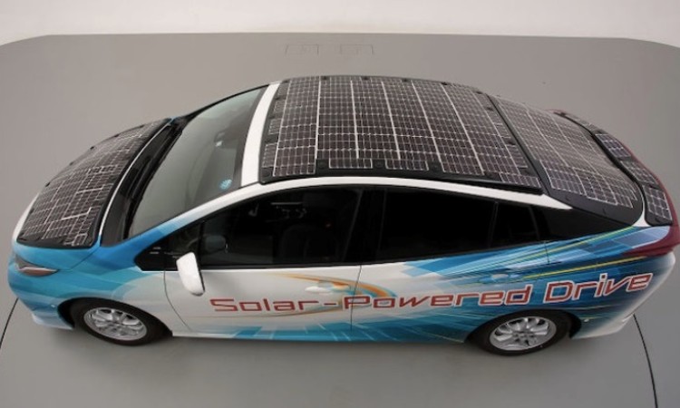 टोयोटाले साेलारबाट चार्ज हुने प्रियस परिक्षण गर्दै_img