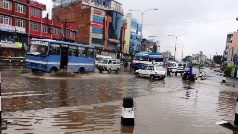 पानी परेसँगै राजधानीको ट्राफिक व्यवस्थापन जटिल