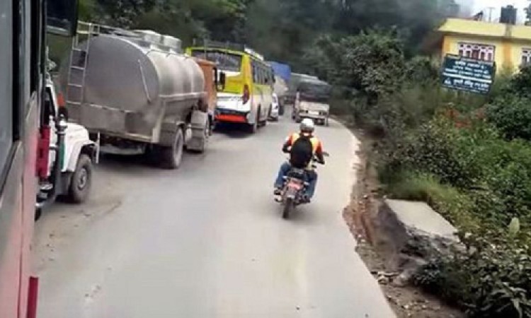 थानकोट–नागढुङ्गा सडकखण्डमा ओभरटेक गर्न नपाइने_img