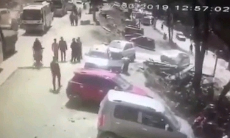 ट्याक्सी चालकले हर्टअट्याक भएका यात्रुलाई सडकमा फालेपछि…_img