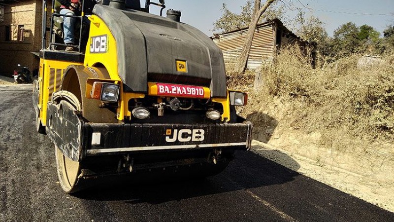 सितापाईला-धार्के वैकल्पिक सडक कालोपत्रे सुरु, असारसम्म संचालनमा आउने