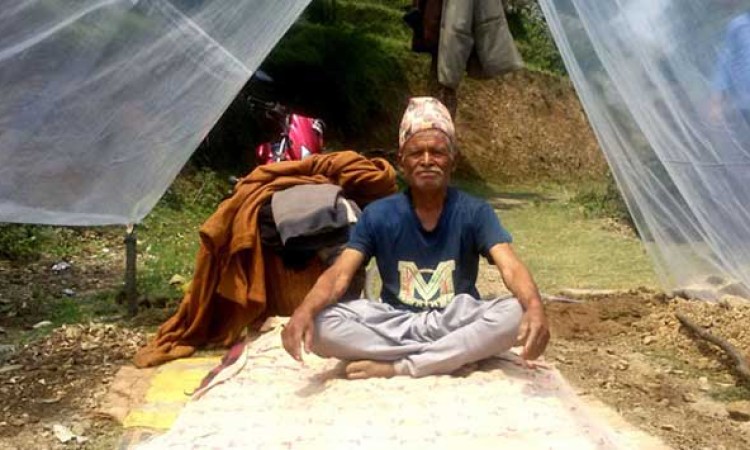 सडकको माग गर्दै ७८ वर्षीय वृद्ध अनशनमा_img