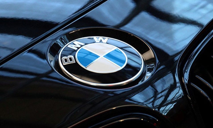 चर्चित कार ब्रान्डका सेलिब्रेटी ब्रान्ड एम्बेस्डर, अभिनेता शाहरुख खान देखि क्रिकेटर विराट कोहोलीसम्म_img