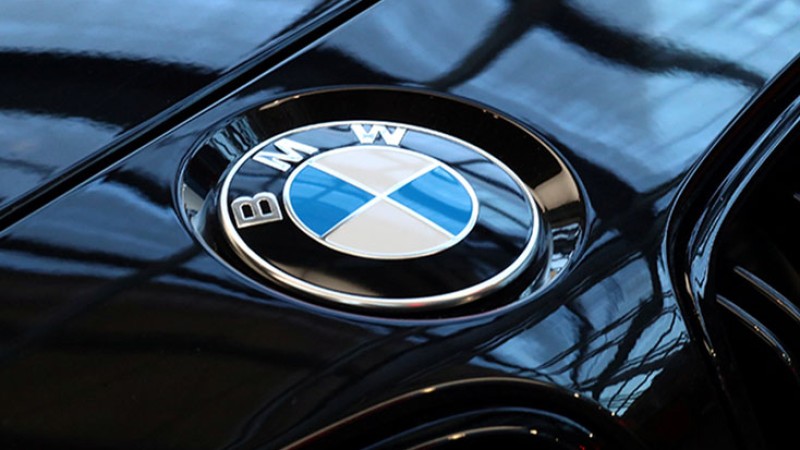 चर्चित कार ब्रान्डका सेलिब्रेटी ब्रान्ड एम्बेस्डर, अभिनेता शाहरुख खान देखि क्रिकेटर विराट कोहोलीसम्म