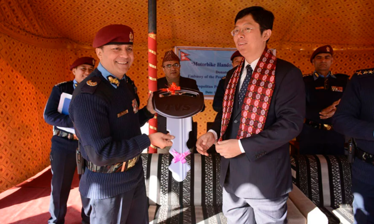 चीनले दियो नेपाल प्रहरीलाई ५६ लाखको मोटरसाइकल_img
