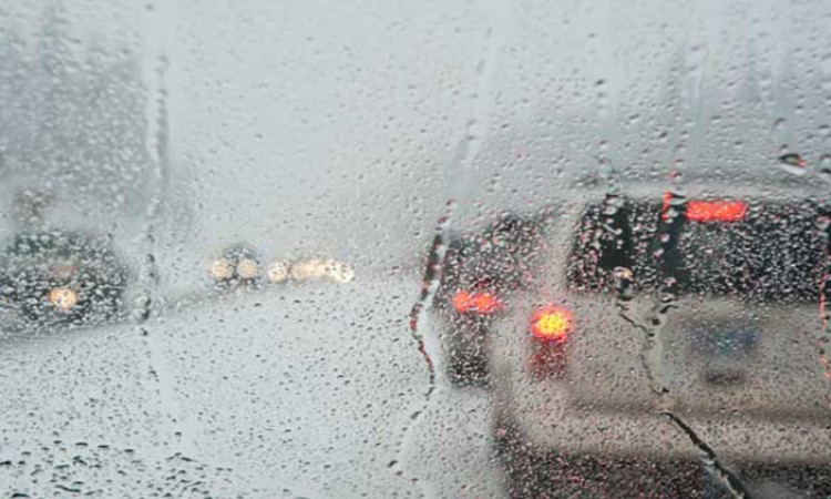 भारी वर्षामा सवारी चलाउँदा यी ७ कुरामा ध्यान दिनुस्_img