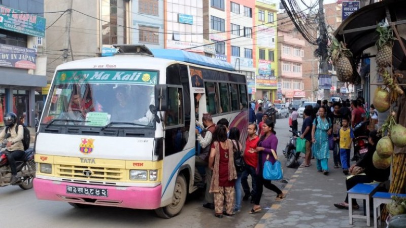 अब काठमाडौंका लोकल बसमा पनि टिकट अनिवार्य