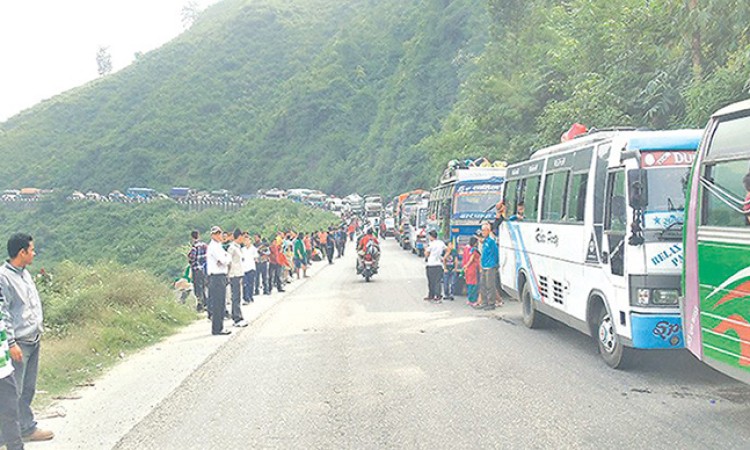 नारायणगढ मुग्लिन सडक खुल्यो, सतर्क भएर यात्रा गर्न अनुरोध_img