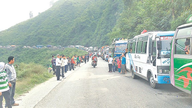 नारायणगढ मुग्लिन सडक खुल्यो, सतर्क भएर यात्रा गर्न अनुरोध