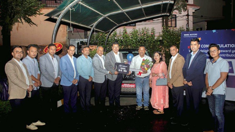 टाटा मोटर्स स्पेयर पार्टसको उत्कृष्ट  डिलरलाई टाटा एच फाईभ उपहार