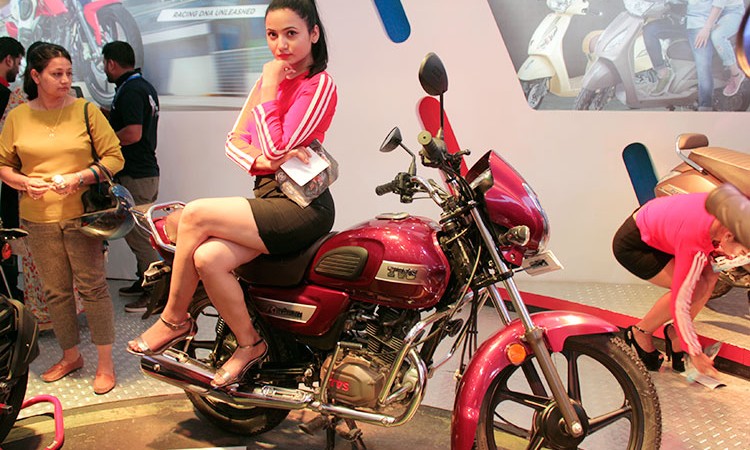 अटो शोमा टीभीएसले ल्यायो रेडोन, ६९ किमि माइलेज, यस्तो छ मूल्य_img