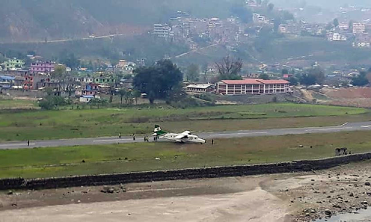 तारा एयरको जहाज मन्थली एयरपोर्टमा दुर्घटना_img