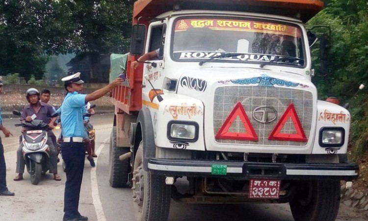 टिपर आतङ्क चक्रपथ बाहिर, संचालनमा रोक चक्रपथ भित्र_img