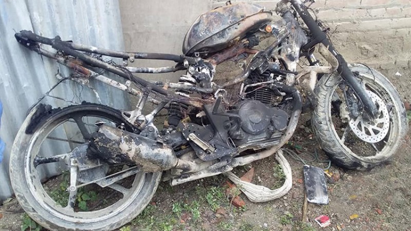 मोटरसाइकल चोरले उपत्यकामै चोरेर आगो लगाएपछि…