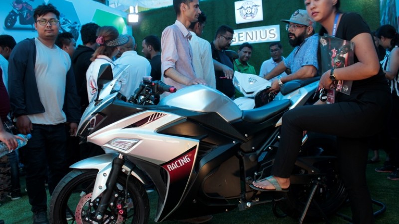 अटो शोमा इलेक्ट्रीक बाइक तथा स्कुटरमा अवलोकन कर्ताको भिड