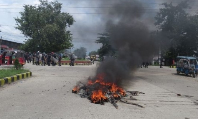 भरतपुरमा प्रहरी र तीनपाङ्ग्रे चालकबीच झडप_img