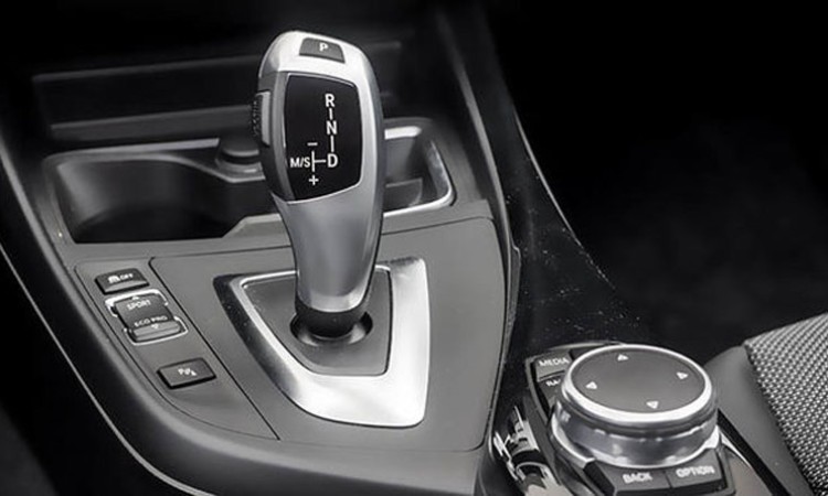 अटोमेटिक कार चलाउँदा यी ५ गल्ती गरे दुर्घटना निश्चित_img