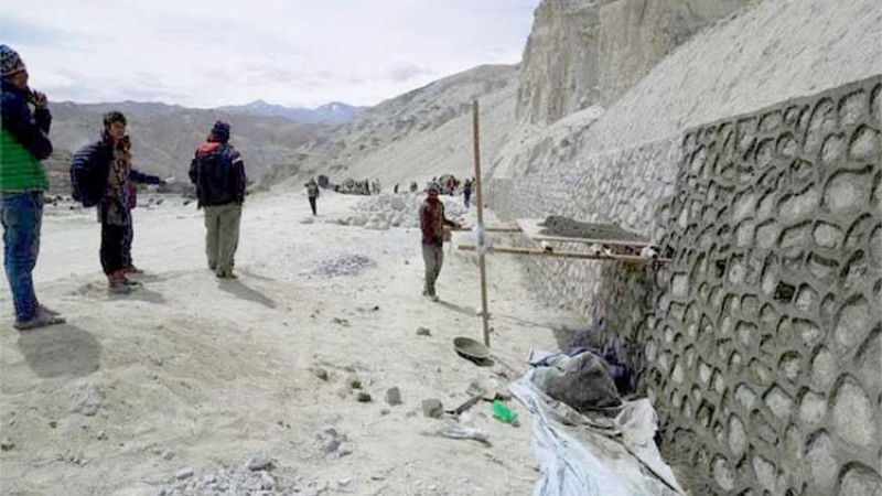 बेनी–जोमसोम–कोरोला सडक स्तरोन्नतिको काम रोकियो, यस्तो छ कारण