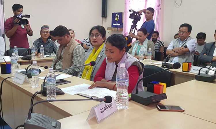 सांसदको प्रधानमन्त्रीलाई आग्रह, स्कुटर चढेर हेर्नुस् मास्क लगाउन पर्छ कि पर्दैन_img