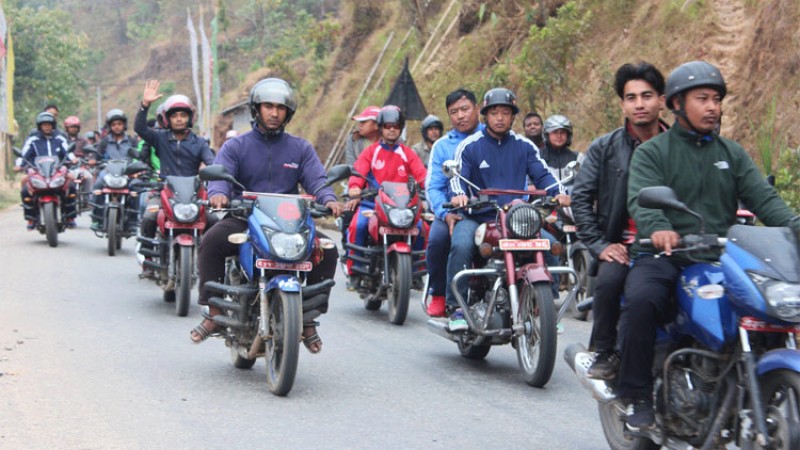 प्रदेश क्याविनेटको निर्णय: मोटरसाइकलमा पछाडि बस्नेलाई अनिवार्य हेलमेट