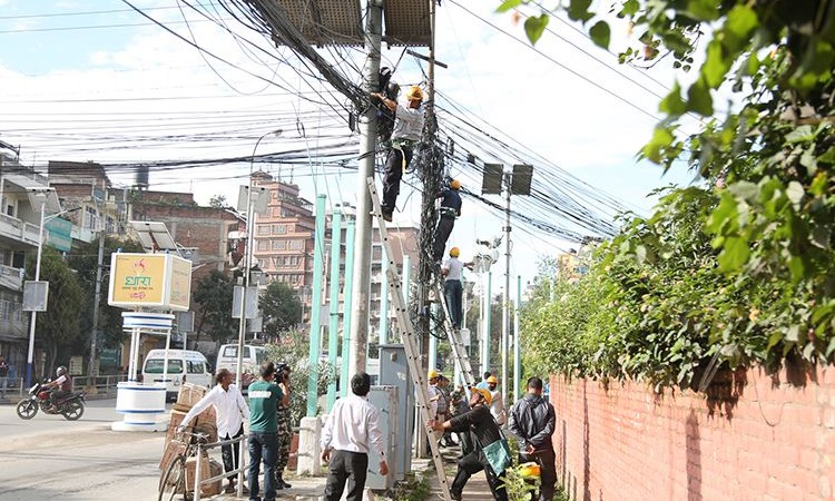 बिम्स्टेक शिखर सम्मेलनको लागि सिंगारिदै सडक, तार हटाउने काम सुरु_img