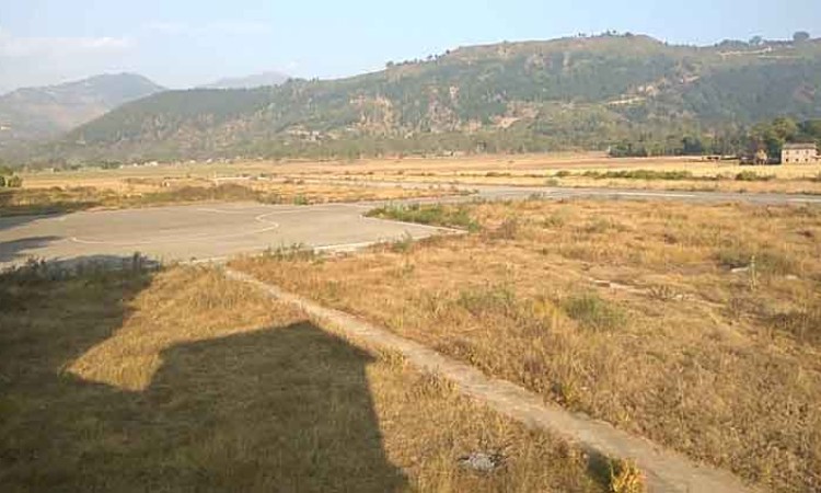 तेह्र महिनादेखि विमानस्थल बन्द, यात्रु र विरामी मर्कामा_img