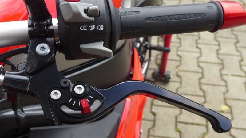 यी ५ गल्तीले बिग्रन सक्छ क्लच, यसरी चलाउनुस् कार