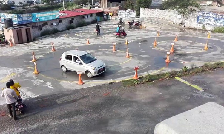 कार चलाउन सिक्दै हुनुहुन्छ ? सजिलै चालक बन्ने भए यी कुरामा ध्यान दिनुस्_img