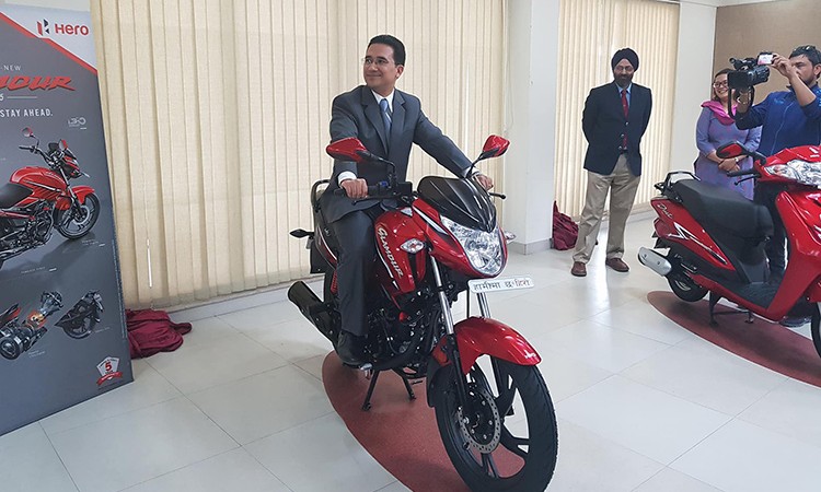 ग्ल्यामर बाईक र डुएट स्कुटर नयाँ स्वरुपमा, यस्तो छ मूल्य_img