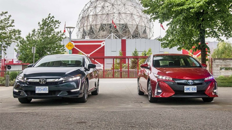 टोयोटा प्रियस र होन्डा एकर्डमा कुन उत्कृष्ट, यस्तो माइलेज