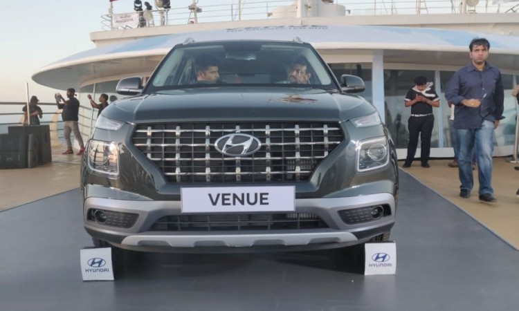 अरब सागरको वीचमा सार्वजनिक भयो हुन्डाईको कम्प्याक्ट एसयूभी भेन्यू_img