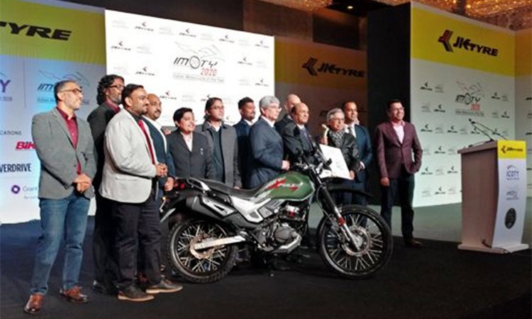 हिरो एक्सपल्स २०० लाई भारतीय मोटरसाइकल अफ दि इयरको अवार्ड_img
