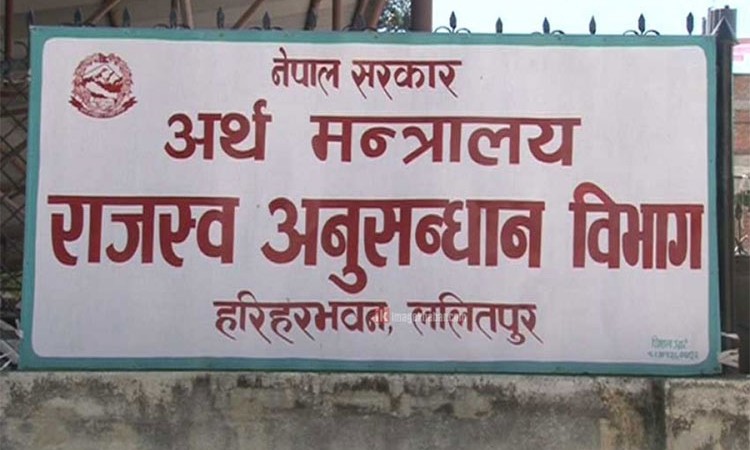 चोरीको बाटोबाट गाडी ल्याएर बेच्ने गिरोह विरुद्ध मुद्दा, ३ वर्ष जेल सजाया माग_img