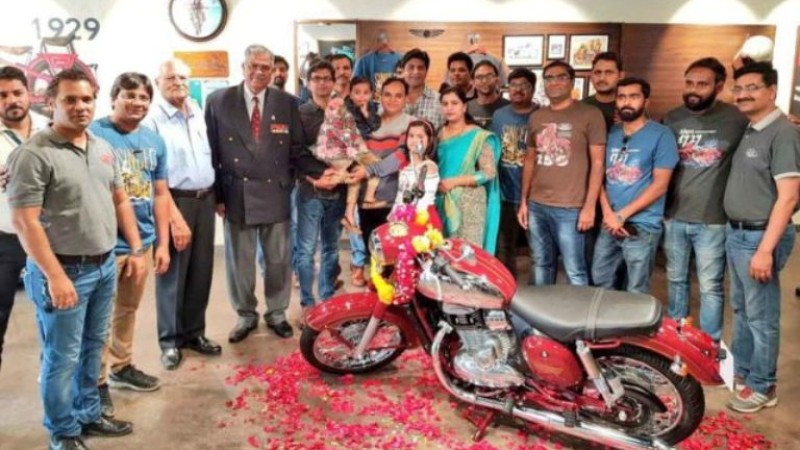 सार्वजनिक भएको ५ महिनापछि जावा ४२ को भारतमा डेलिभरी सुरु, यस्तो छ बाइक