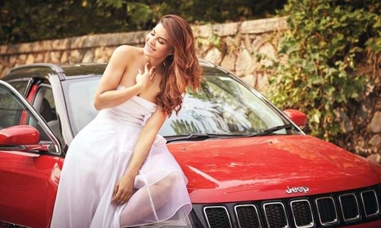 सेलिब्रेटीहरूको रोजाईमा जीप, नेपाली सेलिब्रेटीसँग छ जीप र्याङ्लर_img