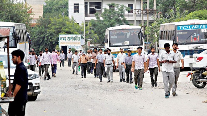 गाडी बिक्रीमा निरन्तर गिरावट आएपछि मारुती सुजुकीले घटायो कामदार