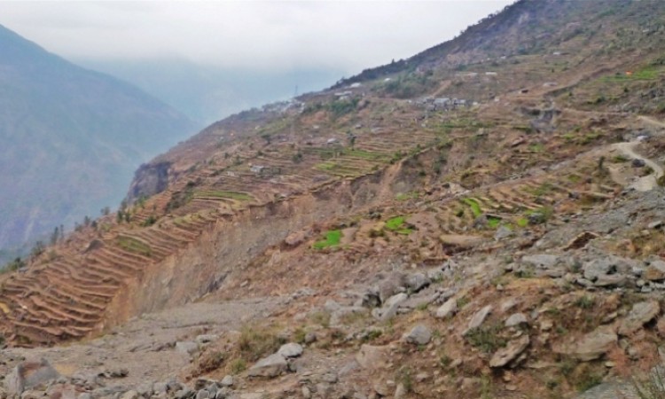 पहाडी क्षेत्रका सडकमार्ग अवरुद्ध_img