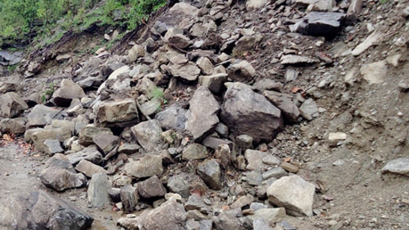 अविरल वर्षाले जाजरकोट–डोल्पा यातायात सेवा अवरुद्ध