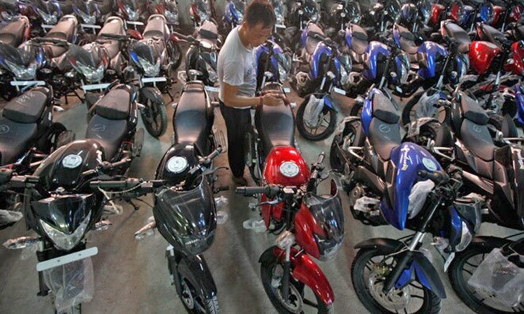 धुँवा फ्याक्ने बाइक र कार अब सडकमा चलाउन प्रतिबन्ध_img