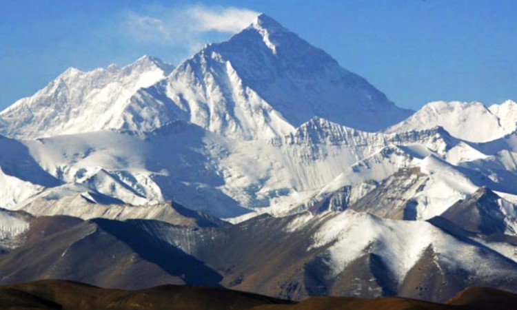 सगरमाथाको काखमा सडक_img